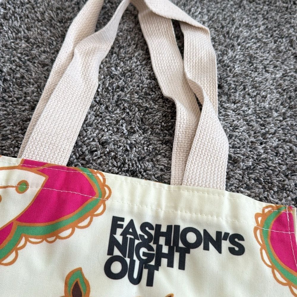 Lilly Pulitzer Pink and Green Floral Tote Bag 2011 Fashion Night Out - Picture 4 of 5